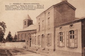 Eglise St-Martin, maison communale et école des garçons à Mignault